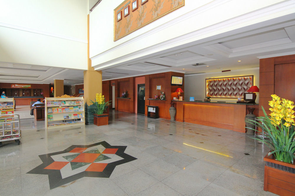 Airy Pecinan Wahid Hasyim 125 Semarang Hotel Exterior photo
